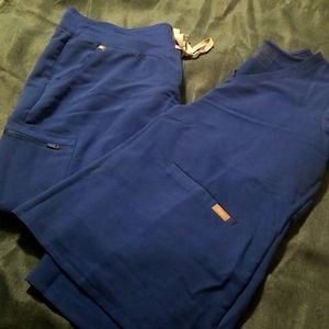 "Winning Blue Figs Scrub Set"